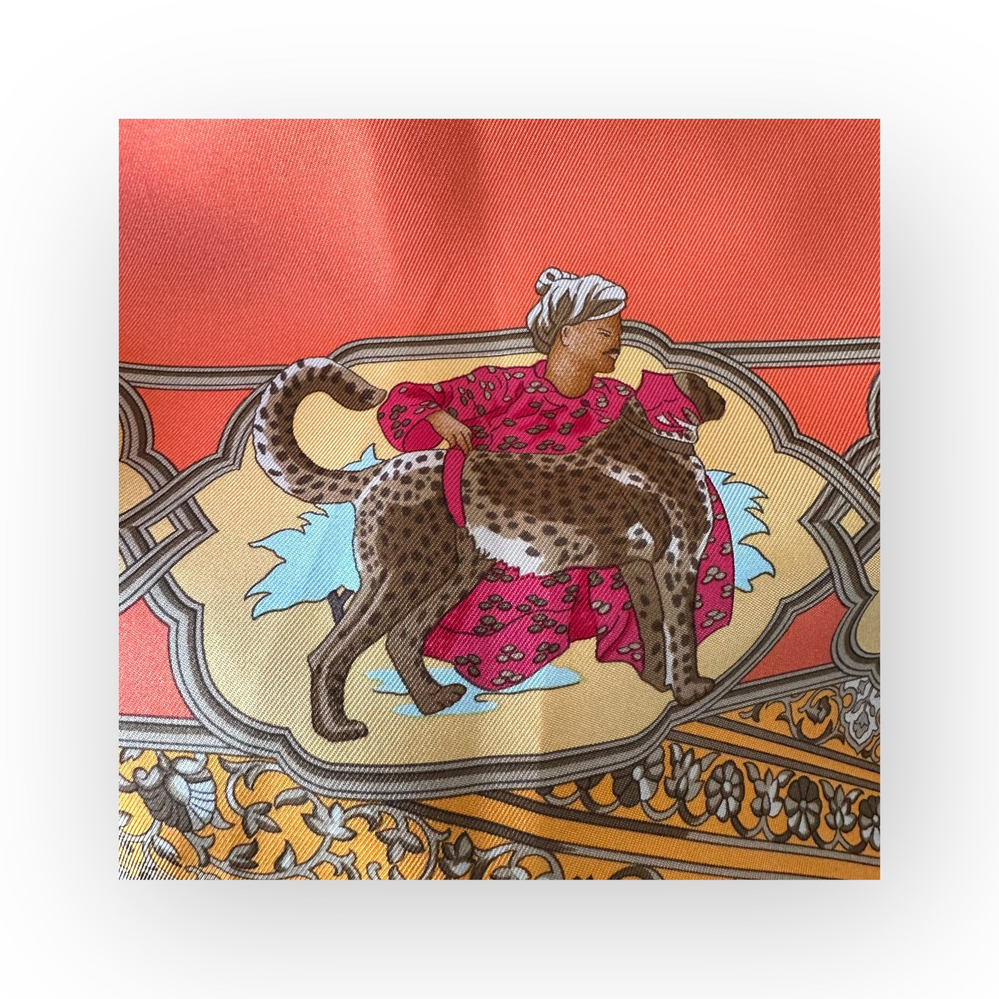 SPLENDEUR-DES-MAHARAJAS-FOULARD-HERMES-1996-DESSINE-PAR-CATHERINE-BASCHET-ORANGE