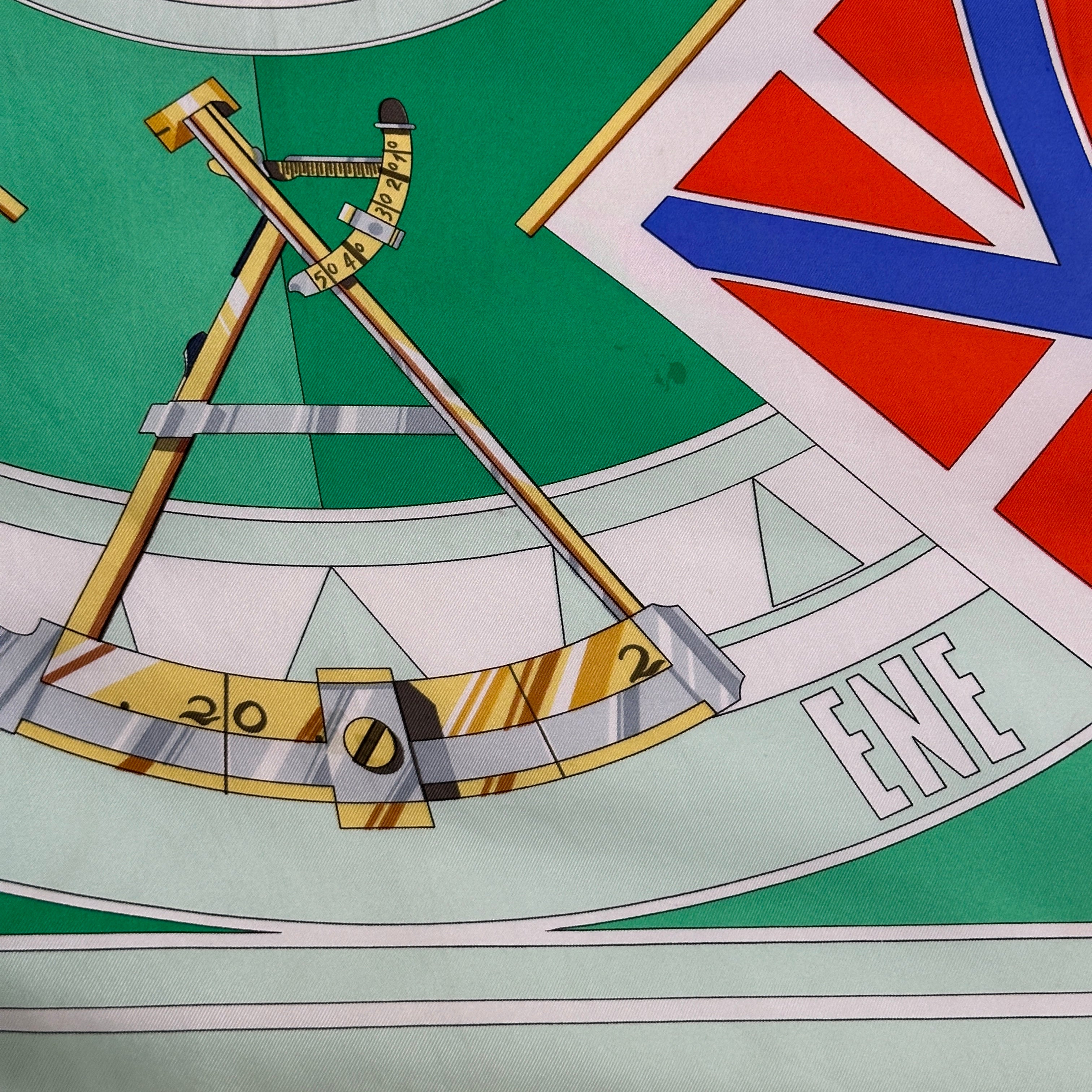 foulard-hermes-titre-sextants-petite-tache