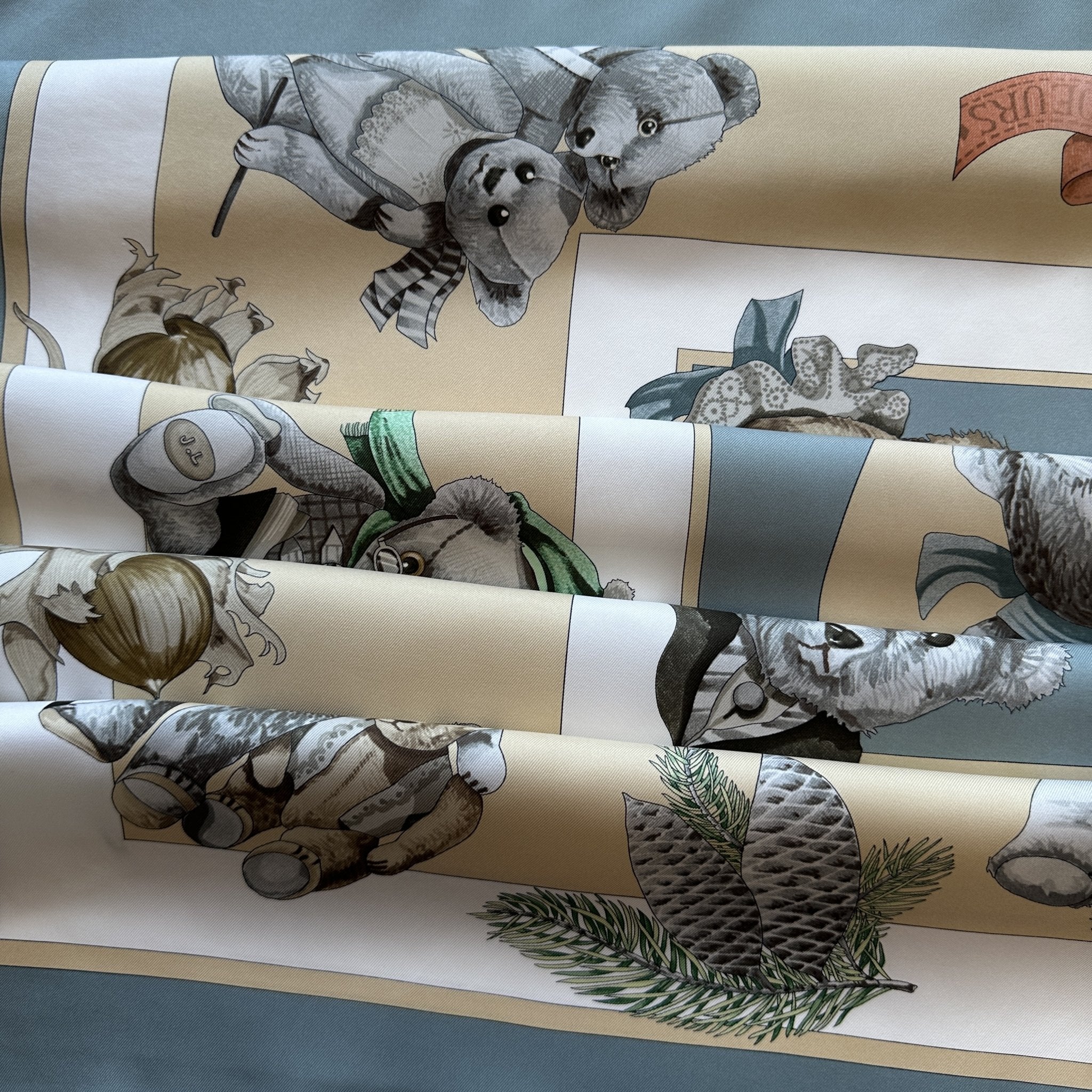 Confidants of Hearts - HERMES SCARF 90 CM