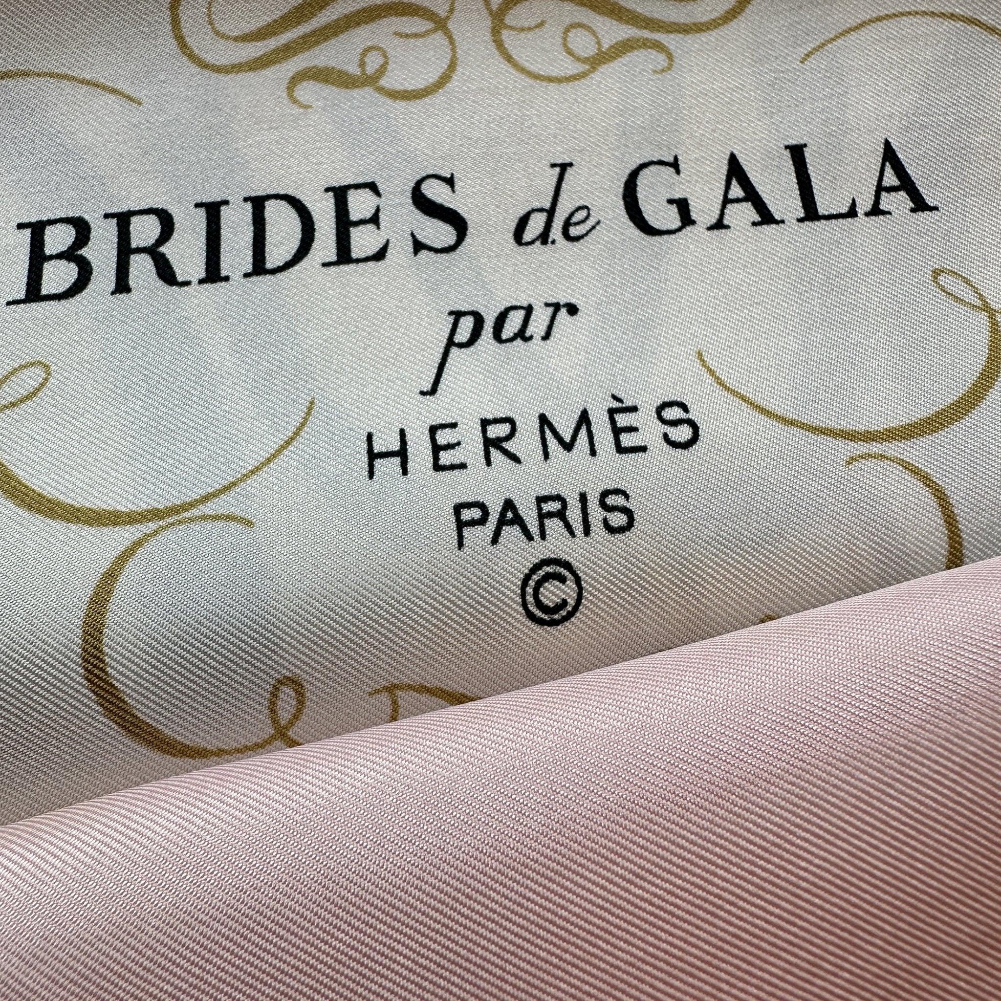 Logo copyright Hermès imprimé sur le motif