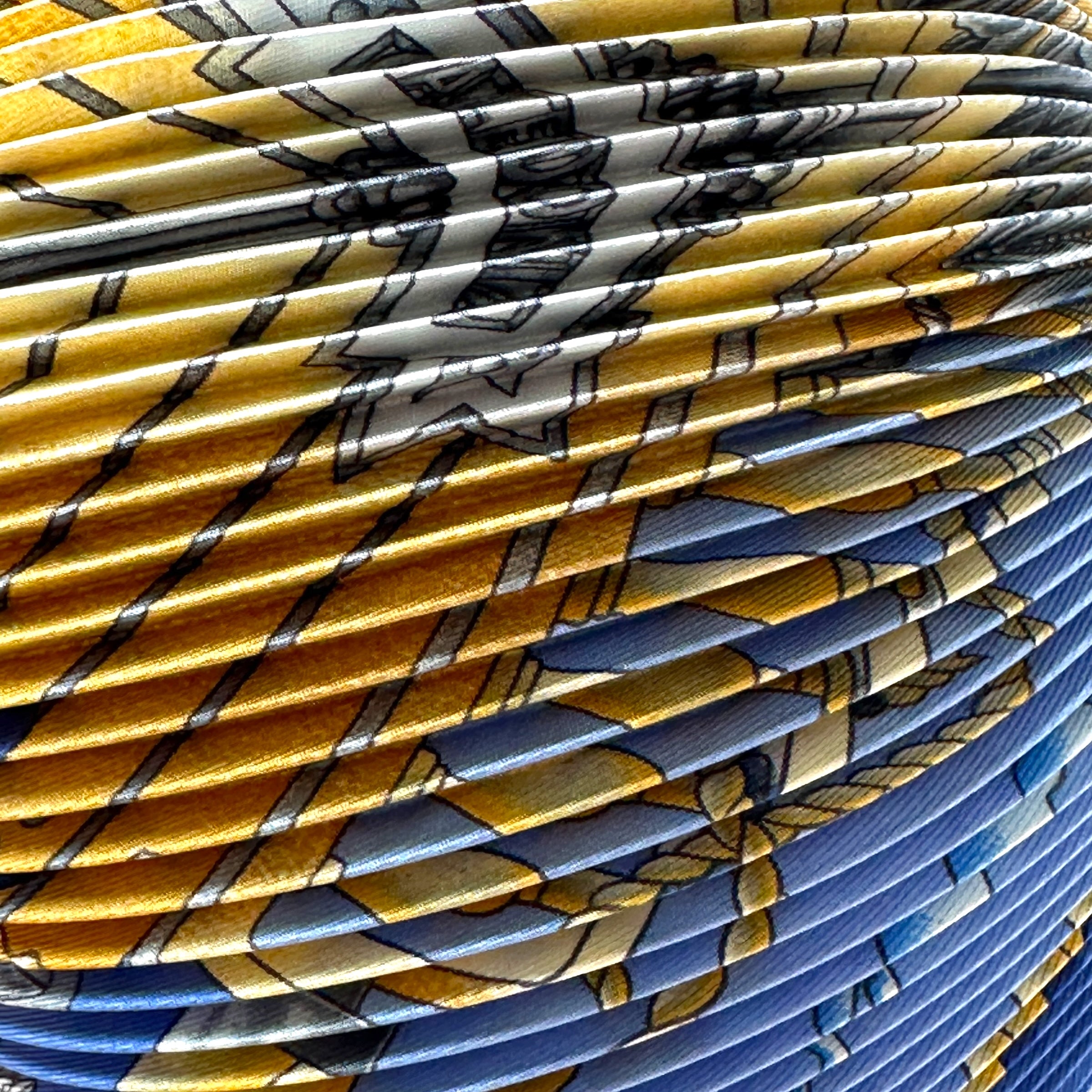 Détail du motif en hublot et effets de perspective