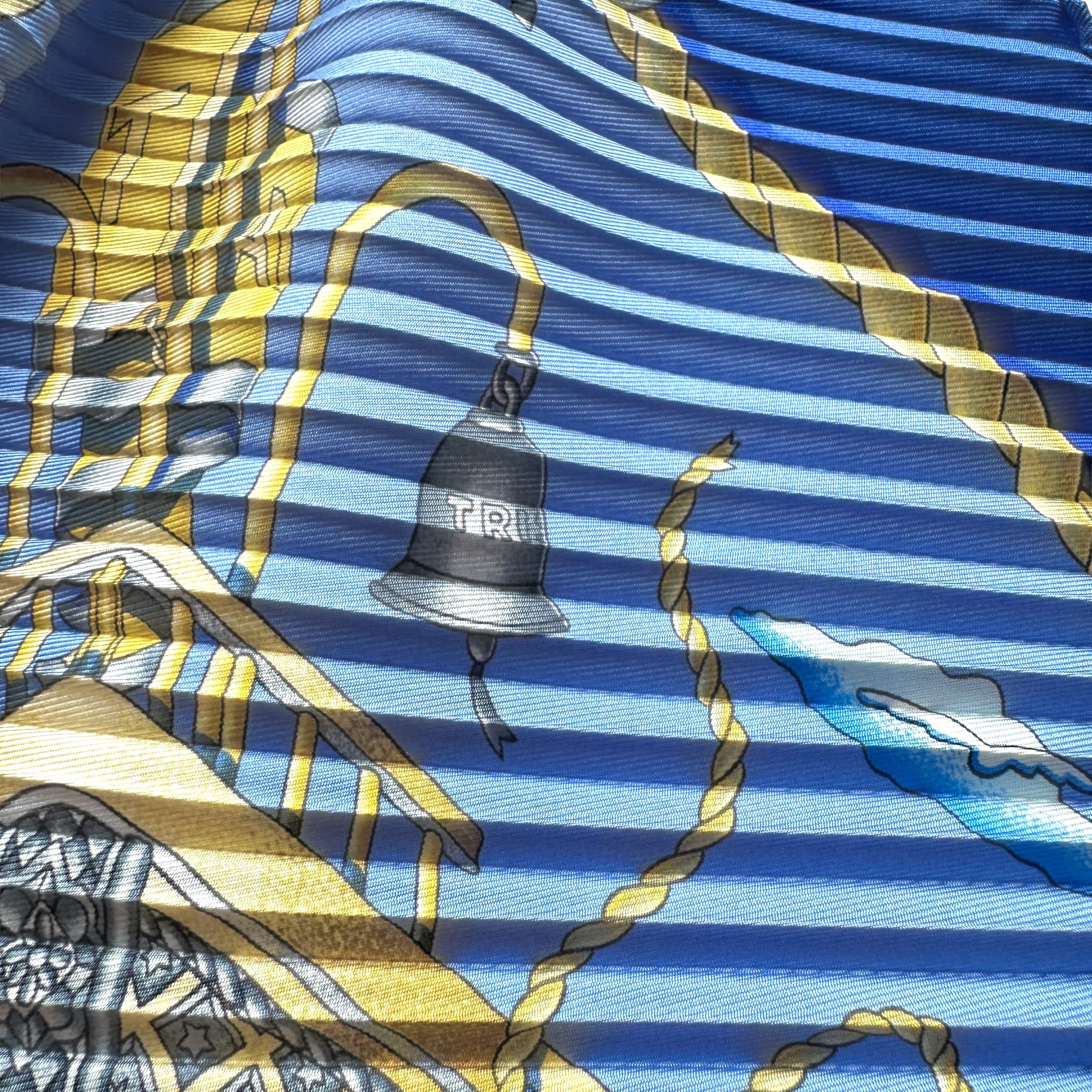 Zoom sur le plissage permanent – structure en relief