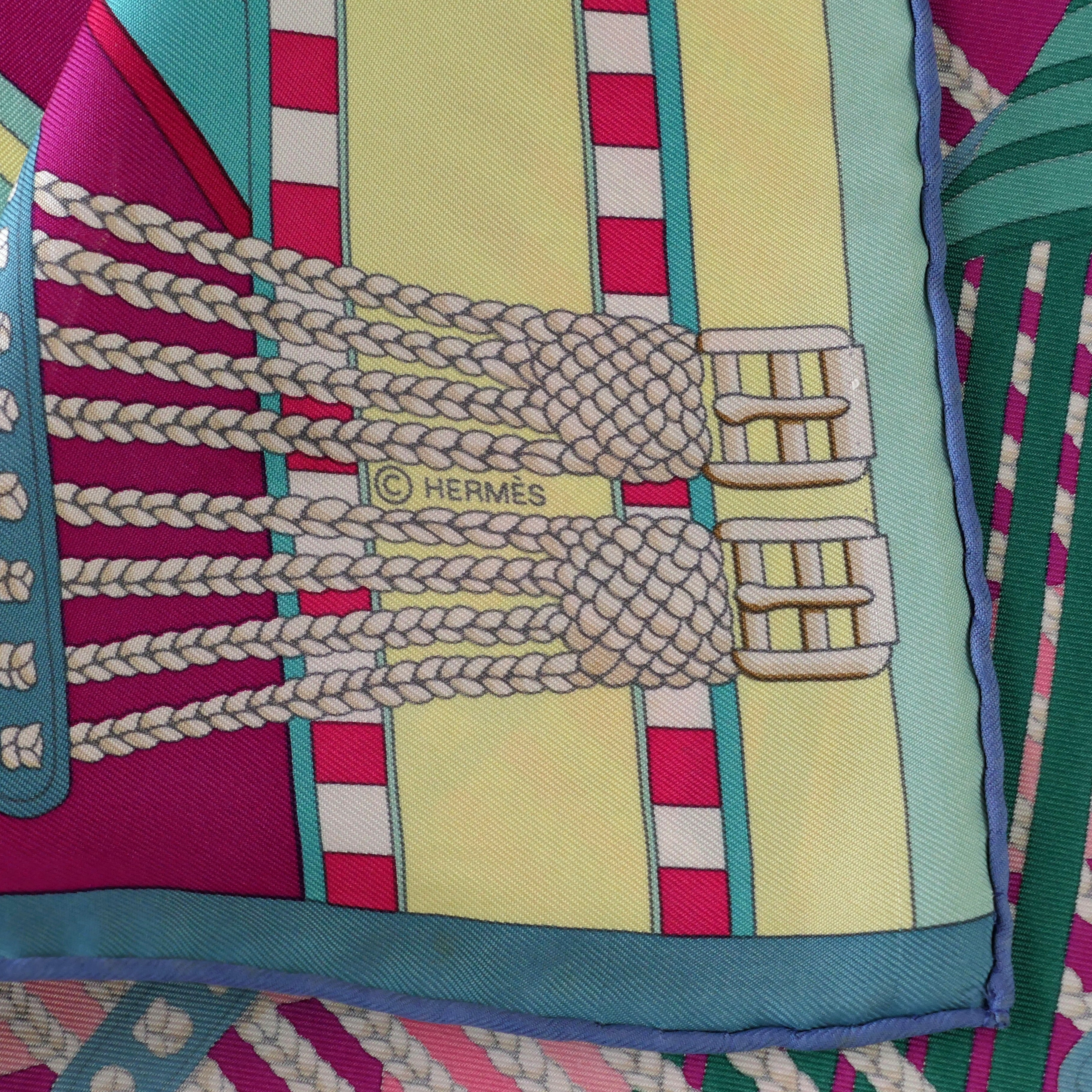 Carré Hermès Sangles en zigzag 90 cm soie, signature copyright Hermès et tressages