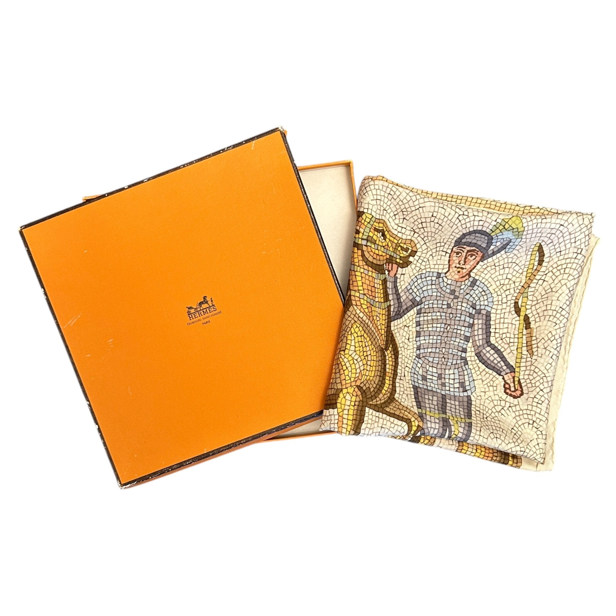 foulard hermes rare avec sa boite hermes orange