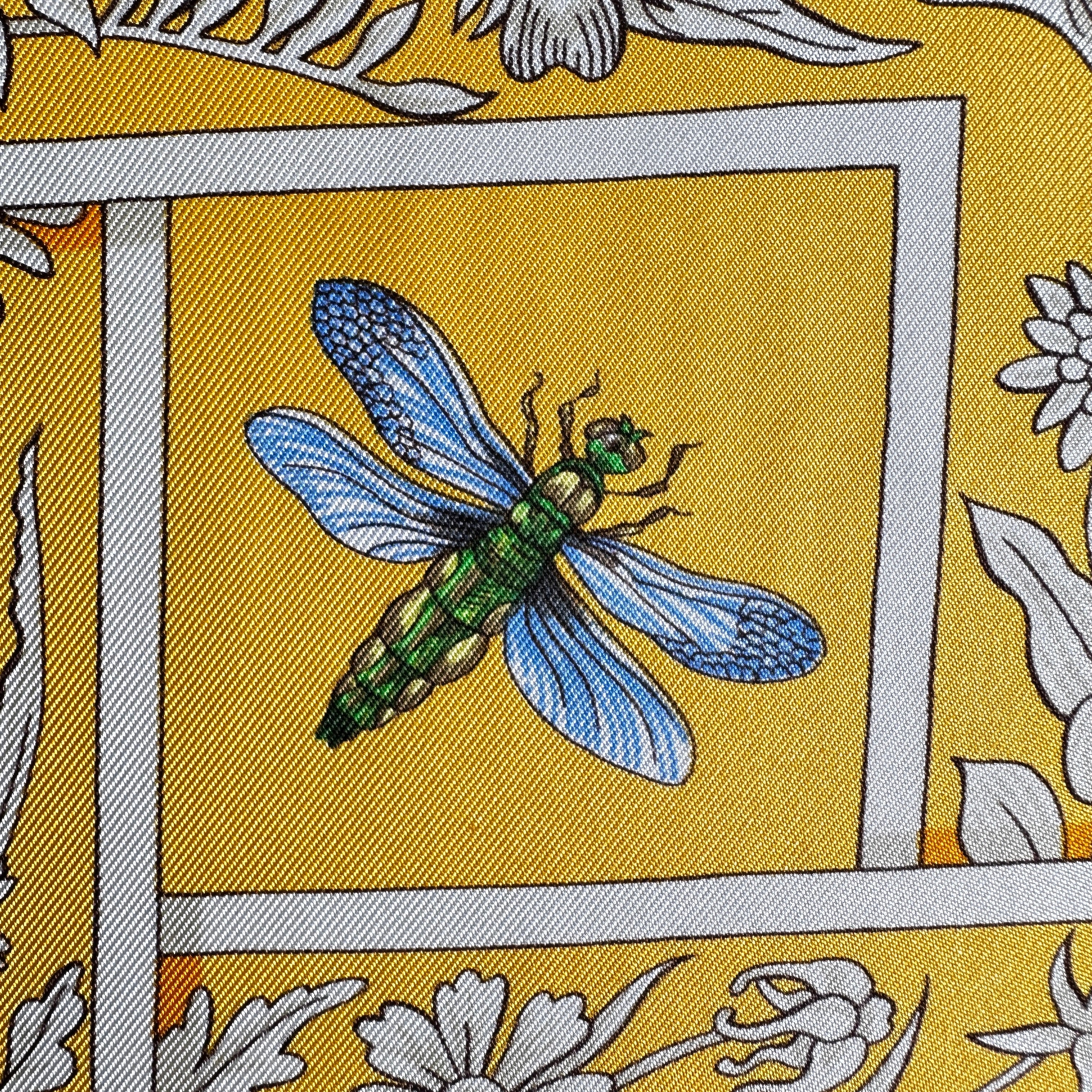 Zoom sur le dessins précis d'altise traitée comme un bijou