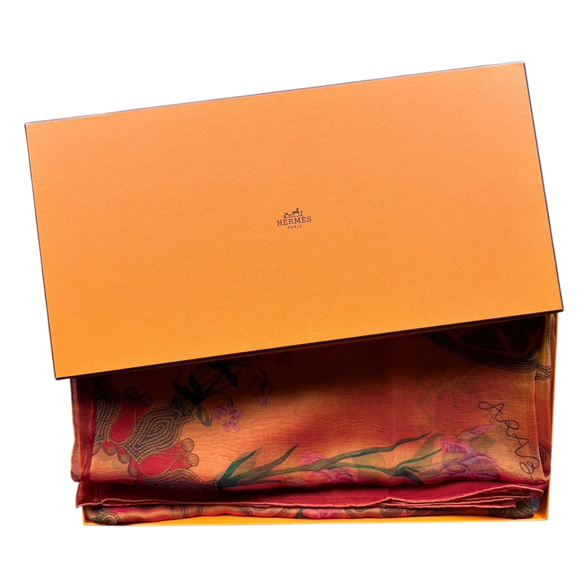 Boîte Hermès d’origine accompagnant le carré